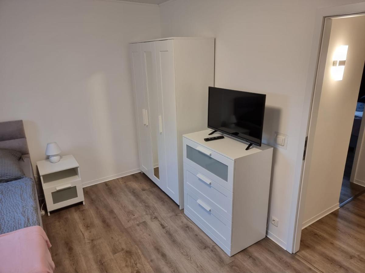 Gaestehaus-Ferienwohnung-Appartement Mit Terrasse - Naehe Kliniken/ Herzzentrum Bad Oeynhausen Eksteriør billede